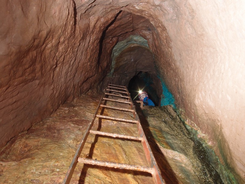 P3124076.JPG - On the way back up Blue Shaft.