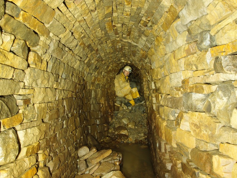 P7260357.JPG - The pinching in arching on the left can clearly be seen here.