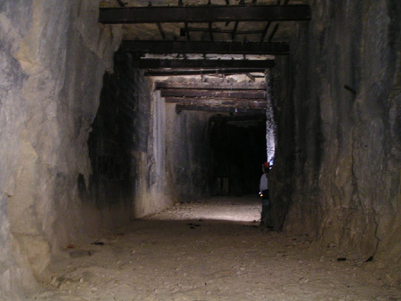 bfs_supportpassage4.jpg - Further along the support passage.