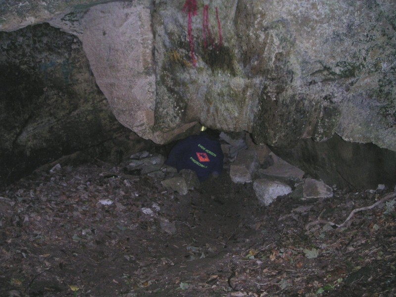 bfs_backdoor.jpg - The Backdoor Entrance to Box Freestone Mine. A small hole at the base of the cliff, which soons open out.