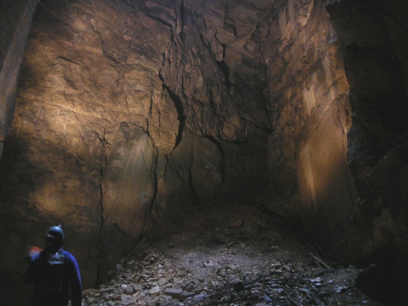 bfs_cath4.jpg - The east end of the Cathedral Chamber, you can see the illumination caused by the shaft.