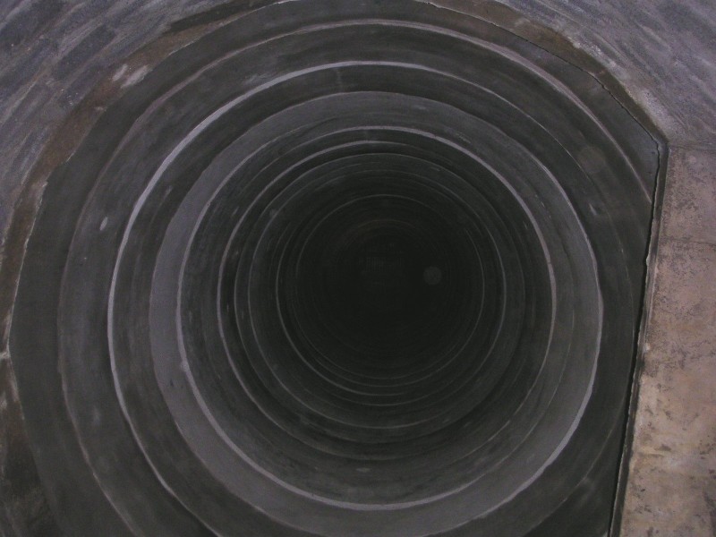 bfs_roadshaft3.jpg - Looking up the road shaft, the block work finishes and you have concrete rings.