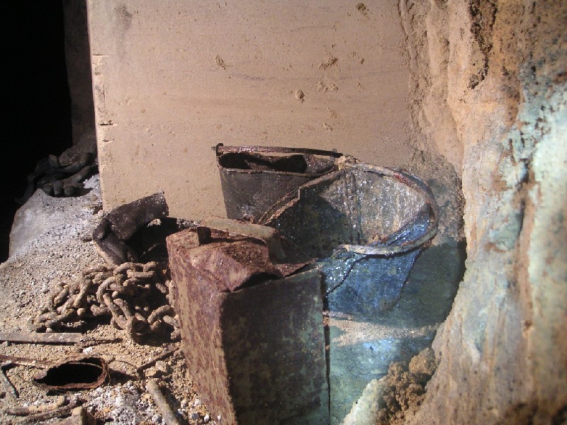 bfs_artifacts1.jpg - Artifacts along the Cliffworks Passage.