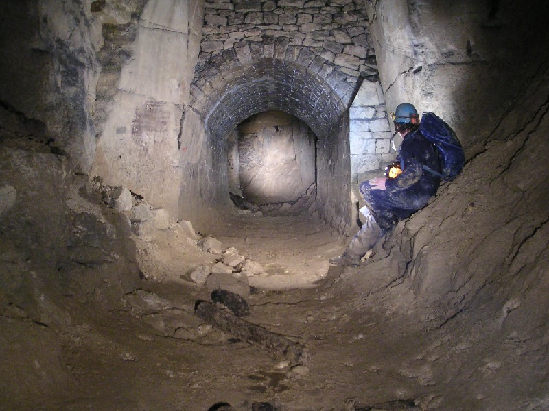 bfs_cliffworks_passage.jpg - Some of the stone walling and arches in the Cliffworks Passage, on a impressive scale.