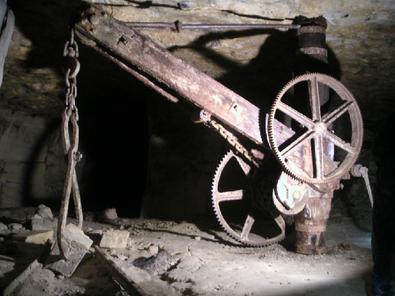 bfs_craneA_leafylane_res.jpg - The first intact crane that we saw, this was located south of Cliffworks Passage, east of the surface reservoir.