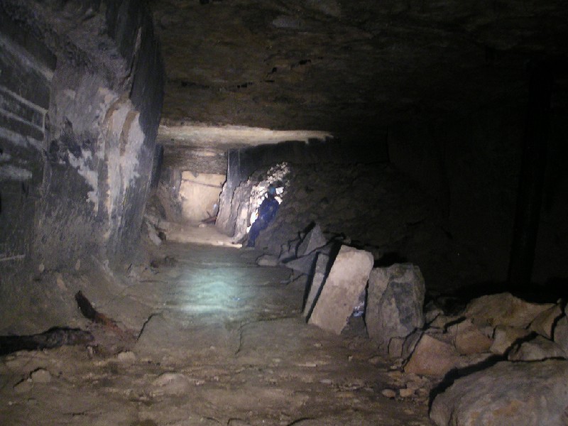 bfs_passage.jpg - Along the Cliffworks Passage in the region of the hideous falls.