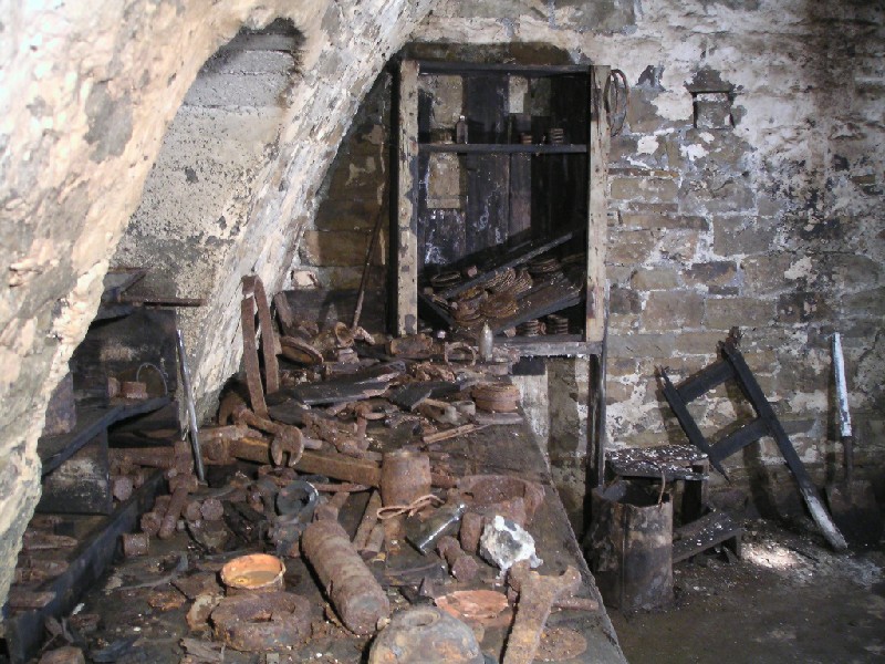 bs_comproom_workbench.jpg - Workbench in the compressor house - this is artifact city.