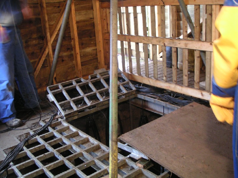 bs_grilltop4.jpg - The top of the shaft, it is capped with a steel grill that still allows you to have a good view down it.