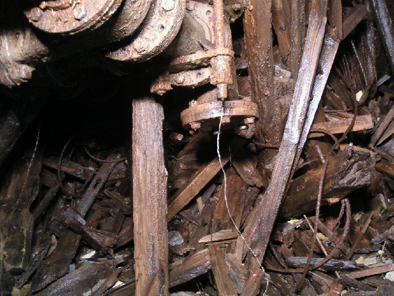 bs_shaftbottom1.jpg - The actual shaft bottom, standing at floor level.
