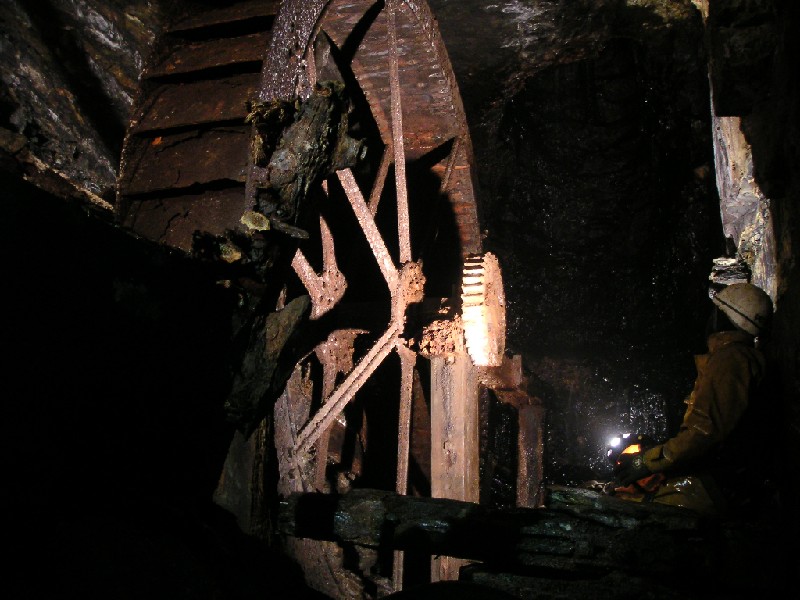 bs_waterwheel2.jpg - The 4.3m high water wheel that was used to pump water from the workings below it. This is where the Nent Force Level ends and the Rampgill Deep Level starts.