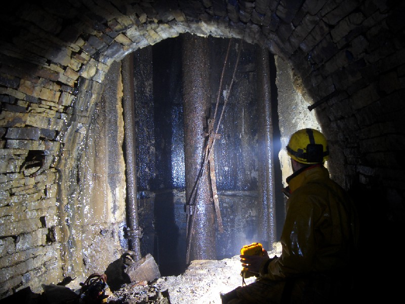 04_bs_shaftfromwaterlevel4.jpg - Looking out of the level into the Brewery Shaft.