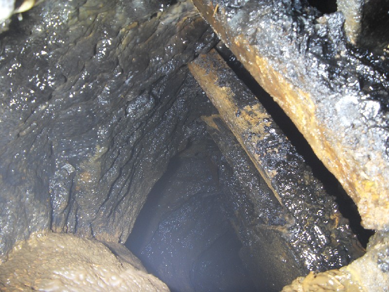14_bs_wl_sump3.jpg - The waterway part of the shaft.