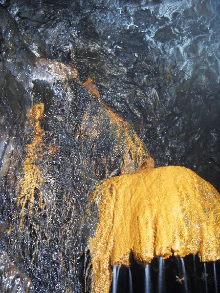 23_bs_waterlevel_hopperformations2.jpg - Formations on the 'hopper' that feeds the leat.