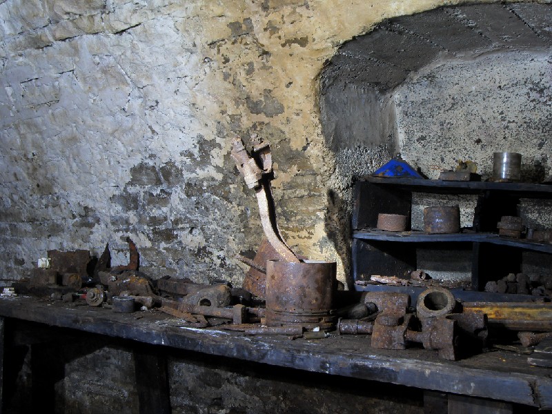 32_bs_bentrod.jpg - This little conrod had a mishap.