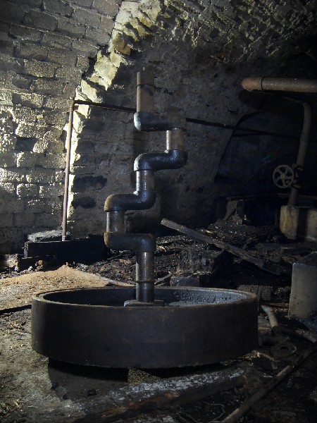 36_bs_flywheel.jpg - Up turned fly wheel, still attached to the crank shaft.