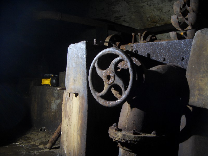 38_bs_jetcontrolvalve.jpg - Water jet control valve.