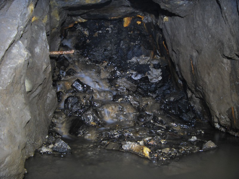 66_bs_deep_lev_fall.jpg - The fall on Rampgill Deep Level, some 650m from the ventilation door by the electricity generator.