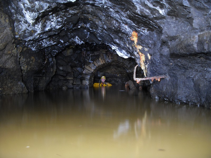 69_bs_deeplev_1stjunc2.jpg - Back the next day doing the survey, this is the backed up water behind the fall on the junction with Carr's Vein.