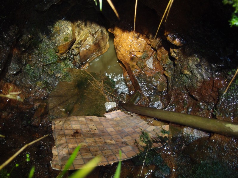 P8012624.JPG - View into the hole and the level. Looked like someone at some mpoint has tried to cover the hole up.