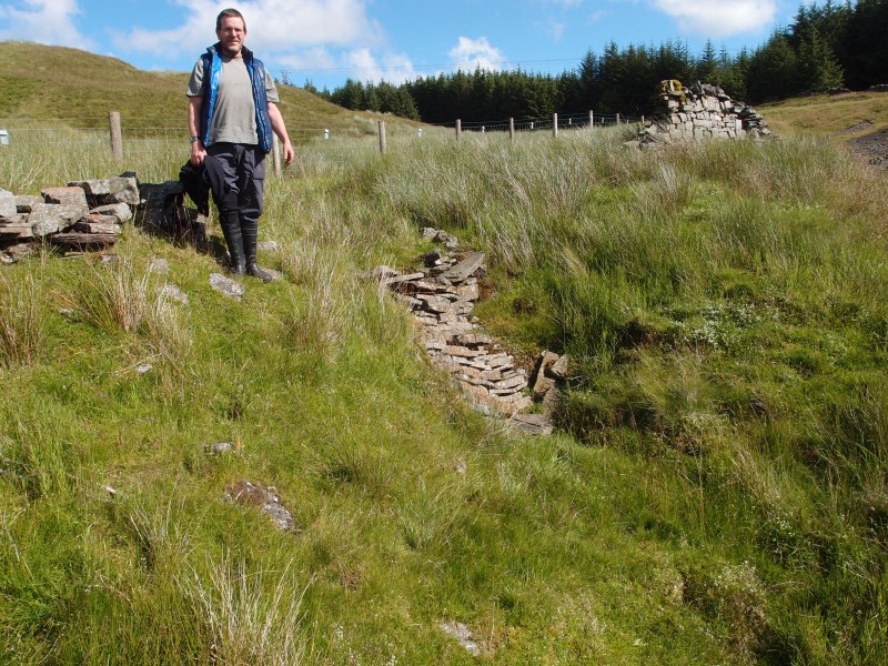 P8012629.JPG - The collapsed adit of the Browngill High Level. That pile of stones is the wall that has slipped into the level.