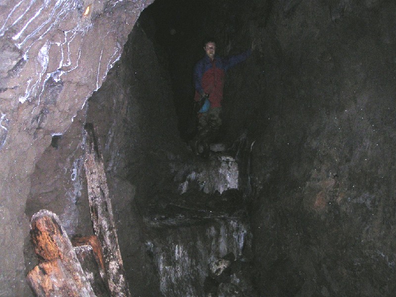 bh_brownleynorthveinworkings.jpg - Overhead workings. Going along a flooded passage we came across a large ore shoot, climbing up it led to a working with lots of cave pearls. This we think was Brownley Hill North Vein.