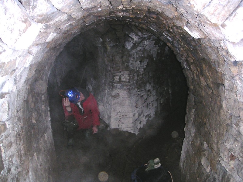 bh_junction_onflats_off_wellgillxvein2.jpg - Stone archway examples, the entrance to a small flats of the Wellgill Cross Vein.