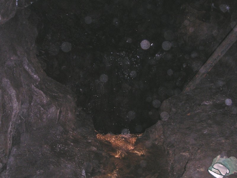 bh_sump_near_entrance.jpg - Sump with water flowing down it at the first intersection, Bloomsberry Level.