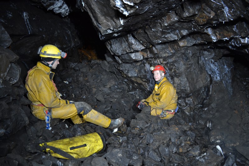 DSC_0304.JPG - Narrow stope junction. Photo by Karli.