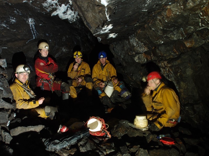 P3108382.JPG - Lunch at the stop junction.