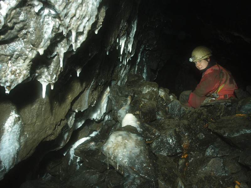 P3108401.JPG - Cave like formations in the main level.