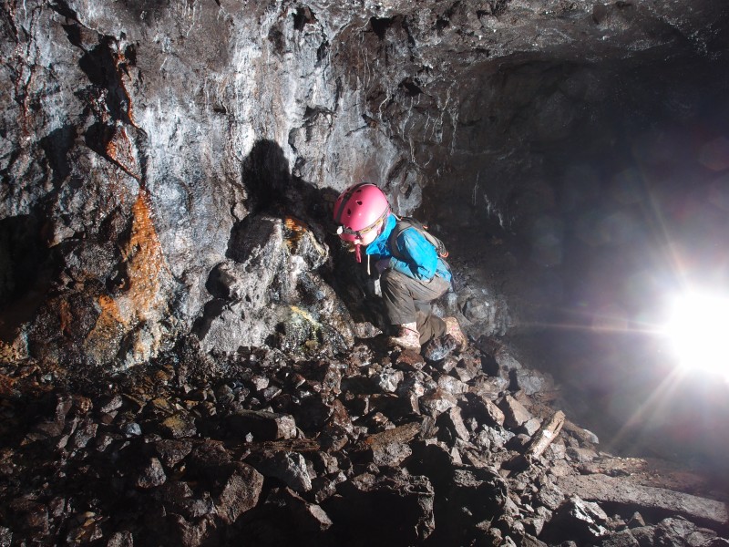 P5014837.JPG - Looking at formations.