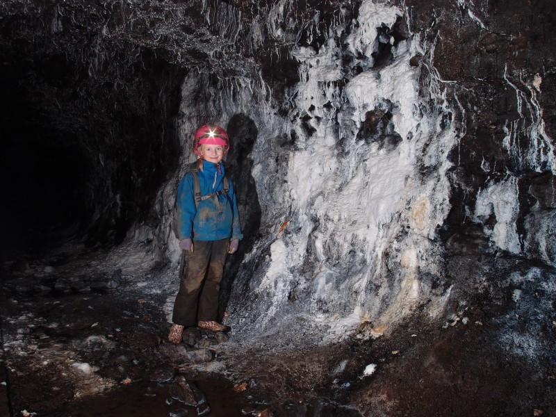 P5014846.JPG - White calcite formation.