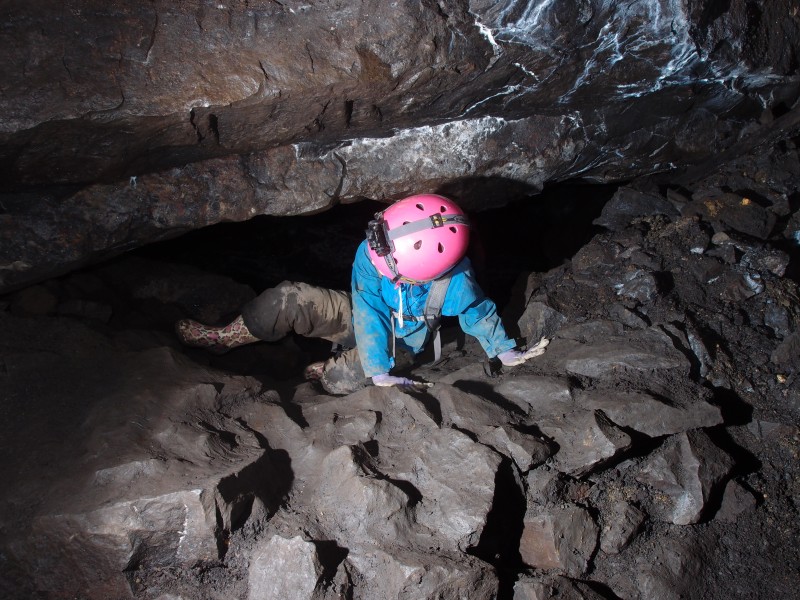 P5014857.JPG - Exiting the second level underneath the large slab.