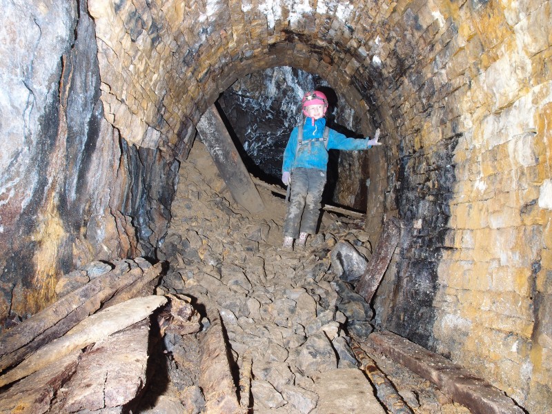 P5014867.JPG - In the horse level underneath the flats. Just come down from above.
