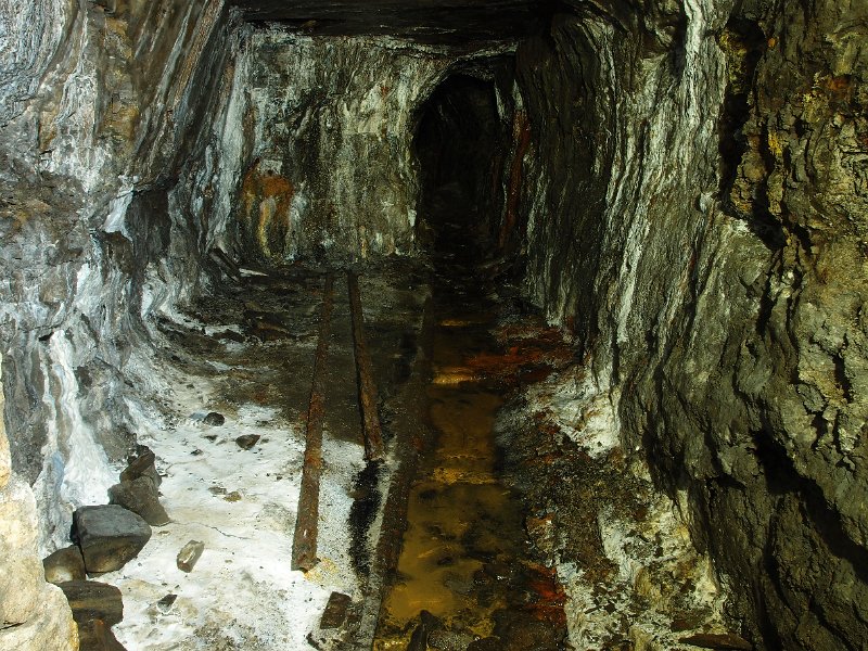 P3254922.JPG - Gudhamgill Burn Vein, passing place.