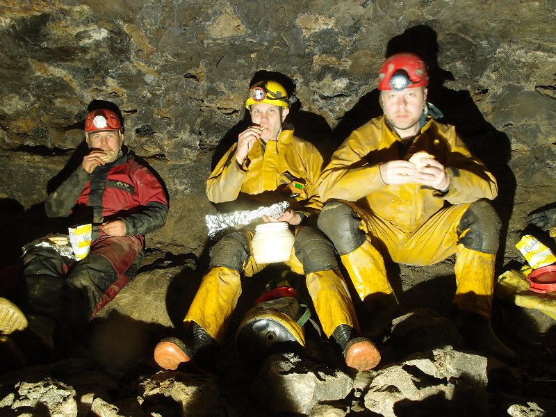 P3254932.JPG - Lunch in the stopes.