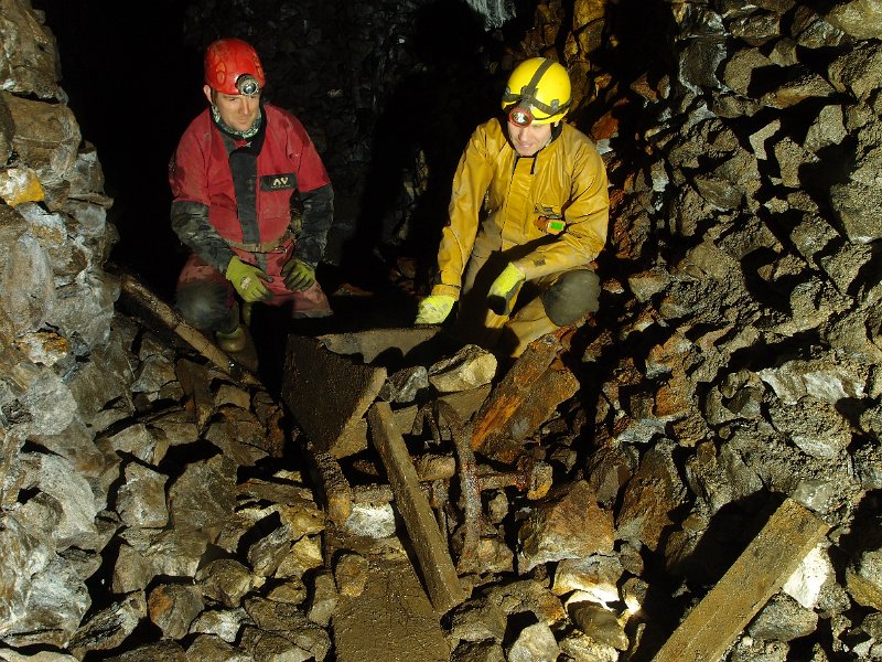 P3254941.JPG - Barrow and plank way.