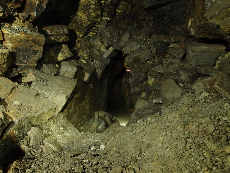 P3012573.JPG - Brownley Hill Vein, bad arching.