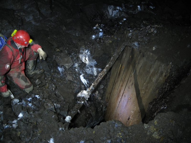 IMG_5253.JPG - Higher Flats, ore chute to the Lower Flats.