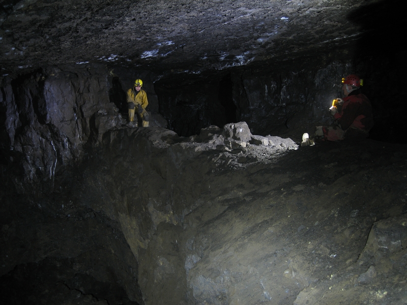 IMG_5257.JPG - Higher Flats, west branch of the flats, pits on either side of the rock bridge.