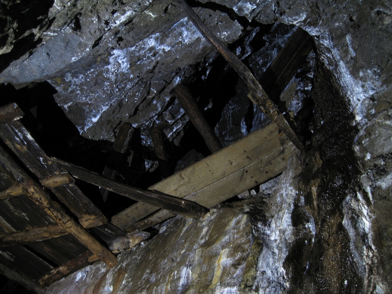 IMG_5283.JPG - Lower Flats, looking up towards the wooden platform.