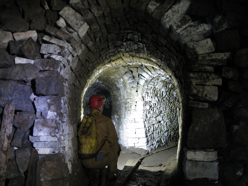 IMG_5310.JPG - The entrance and start of the access level for the flats.