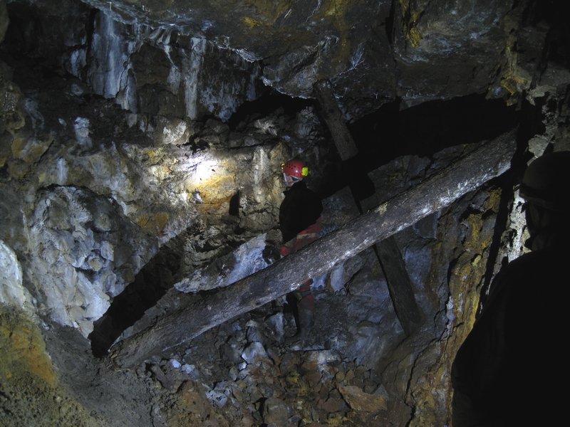 Img_5226.jpg - Large timbers in one of the crosscuts that leads to stoping above.