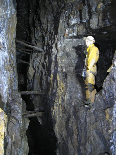 IMG_5793.JPG - Back in the stope, looking out towards the east.