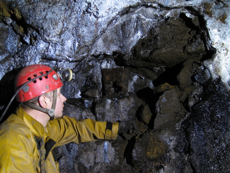 IMG_5806.JPG - A tin can in the stope.