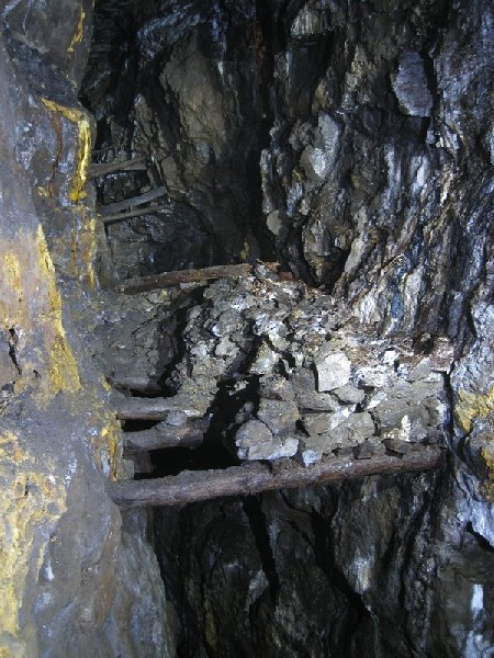 IMG_5809.JPG - False flooring in a not to happy state.