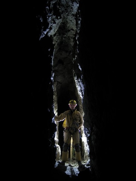 IMG_5826.JPG - Pete on a tripod as he was feeling tired, in a level that goes to a forehead.