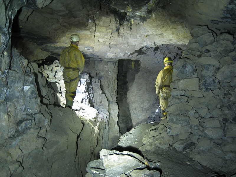IMG_5854.JPG - Back in Tatler's String, looking out over the stope from a high vantage point.