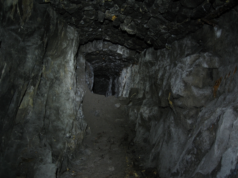 IMG_5446.JPG - Sublevel, the pile of debris is underneath a ore chute, Gudhamgill Burn Cross Vein.