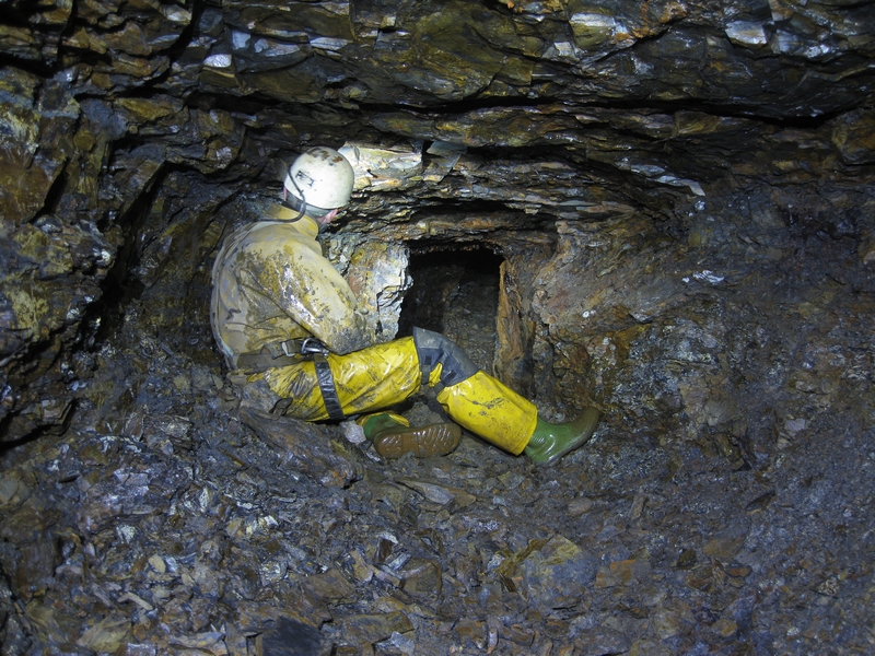 IMG_5465.JPG - This is the looking in at the start of the Brownley Hill Sun Vein, from the first junction from the high level mouth.